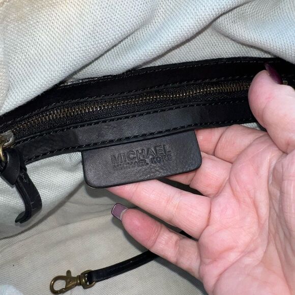 MICHAEL KORS Black Soft Genuine Pebble Leather Handbag with Dust Bag - Picture 13 of 15